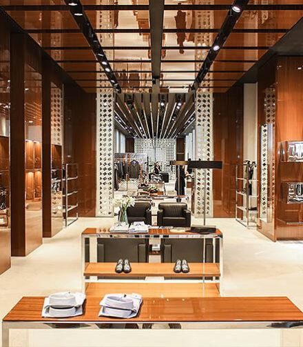 เปลี่ยนเพดานที่อึดอัดให้โปร่งสบาย ด้วย Crystal Board