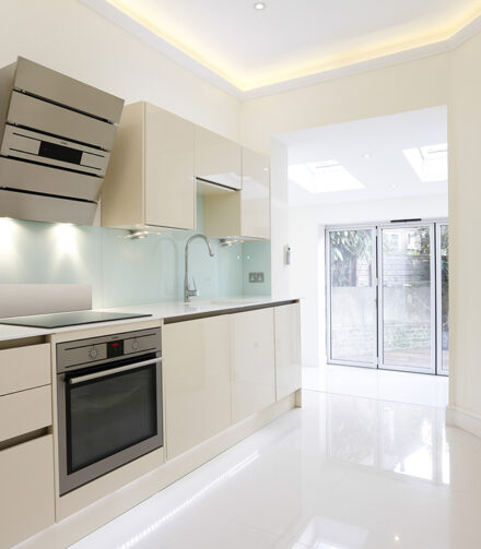 เเกร่งกว่ากระจก จบที่ดีไซน์ลงตัว กับแผ่น Crystal Board วัสุทดแทน กระจก จากแบรนด์ “Firstsheet”