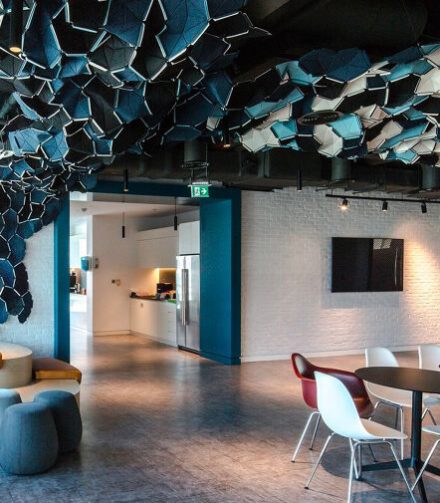 ไอเดียการใช้ลามิเนต และ Crystal Board ในการออกแบบงานฝ้าเพดานเทคนิค Path Design