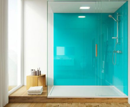 เพิ่มความโมเดิร์นให้ผนังห้องน้ำด้วยนวัตกรรมทดแทนกระจกสุดล้ำ Crystal Shower Wall